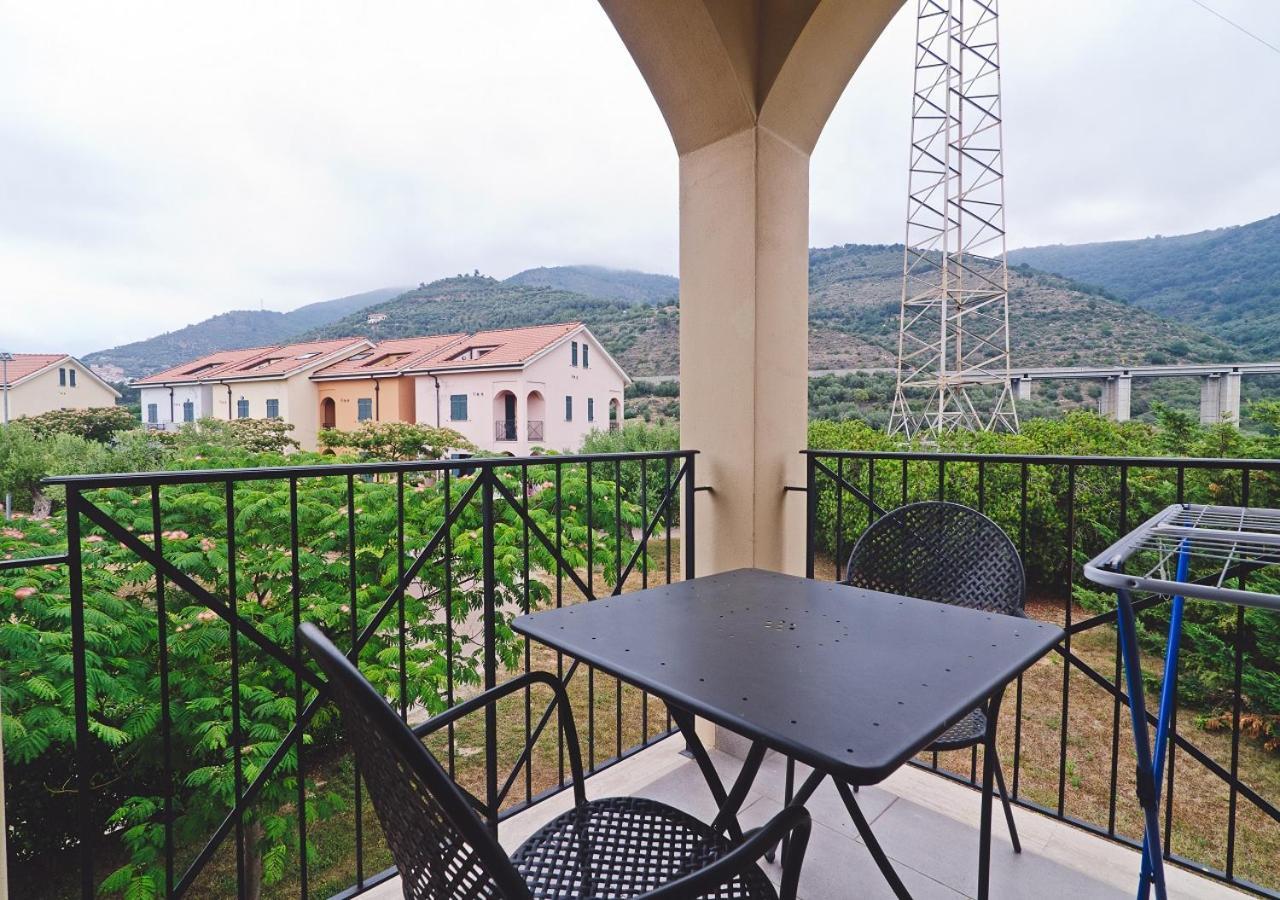 Castellaro Golf Resort Bagian luar foto