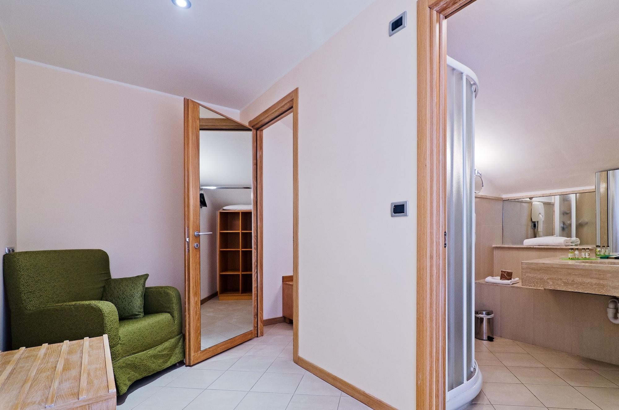 Castellaro Golf Resort Bagian luar foto