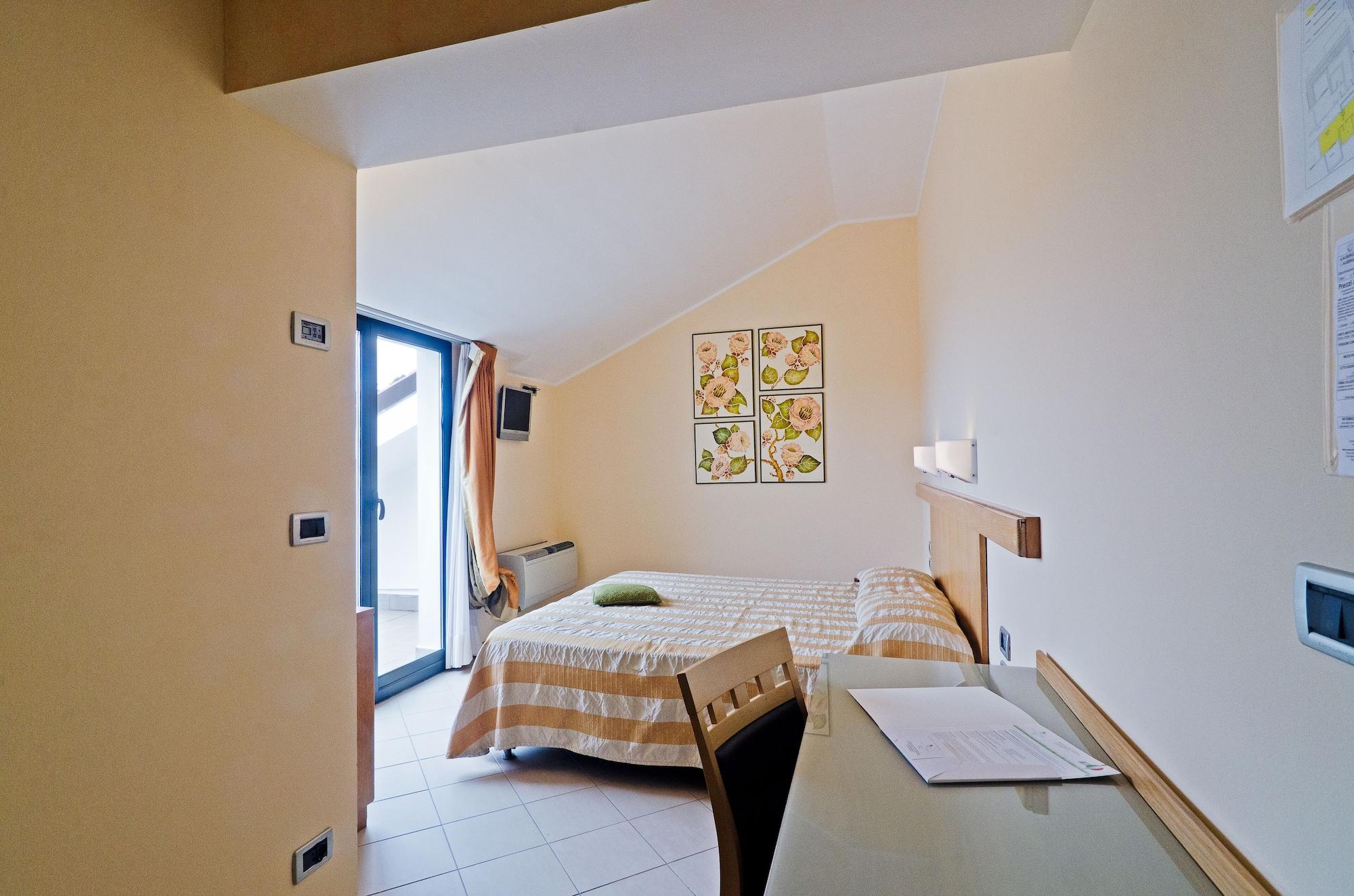 Castellaro Golf Resort Bagian luar foto
