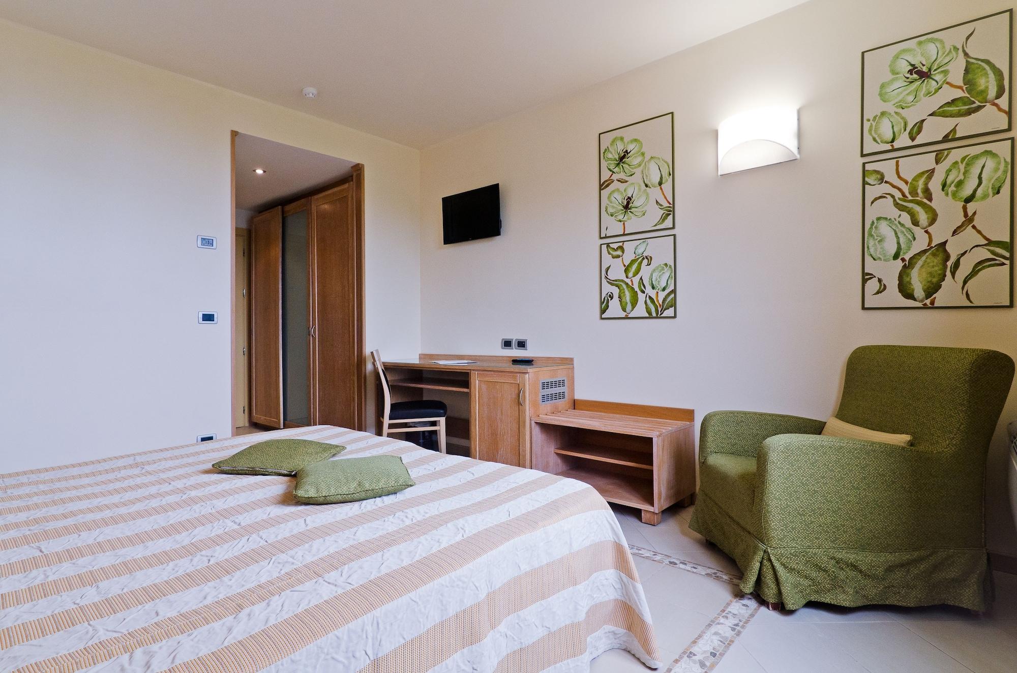 Castellaro Golf Resort Bagian luar foto