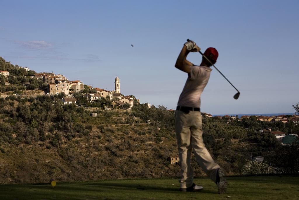Castellaro Golf Resort Bagian luar foto