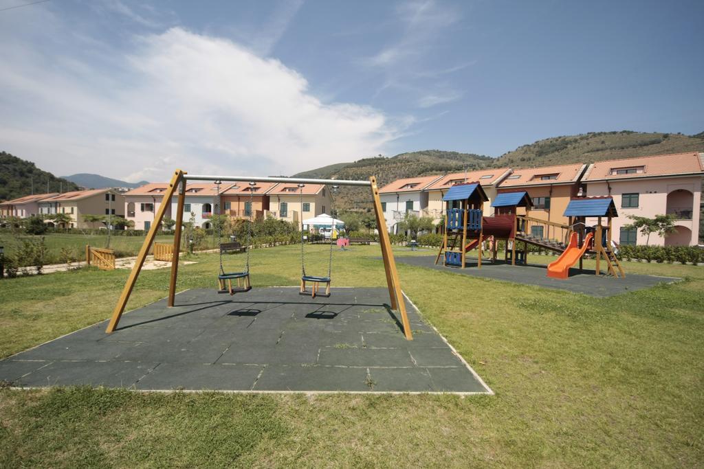 Castellaro Golf Resort Bagian luar foto