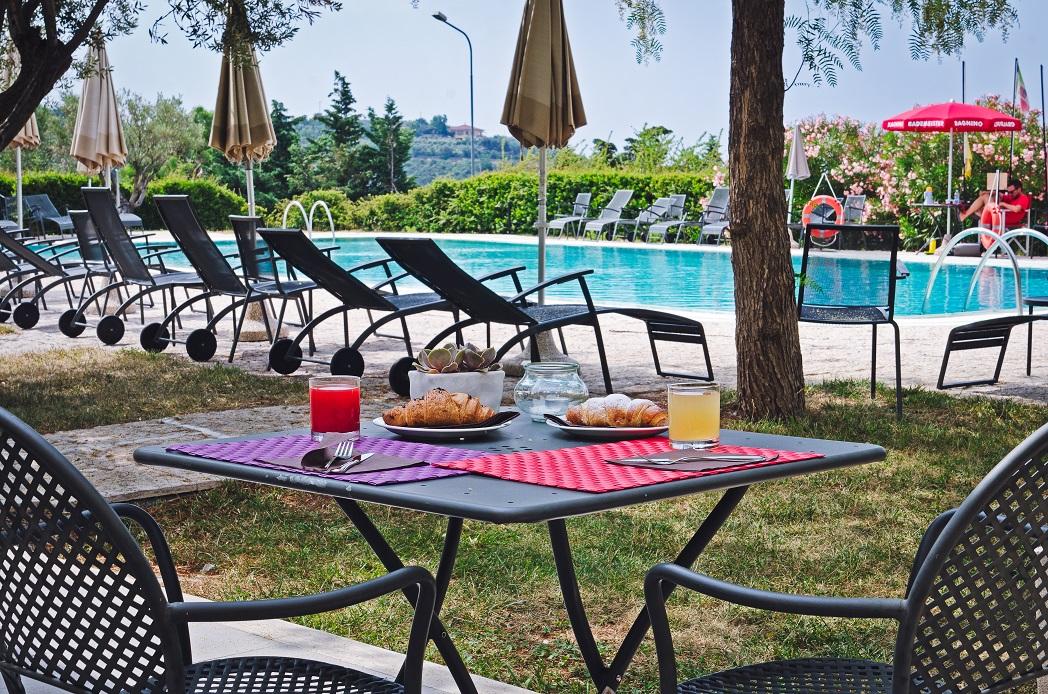 Castellaro Golf Resort Bagian luar foto