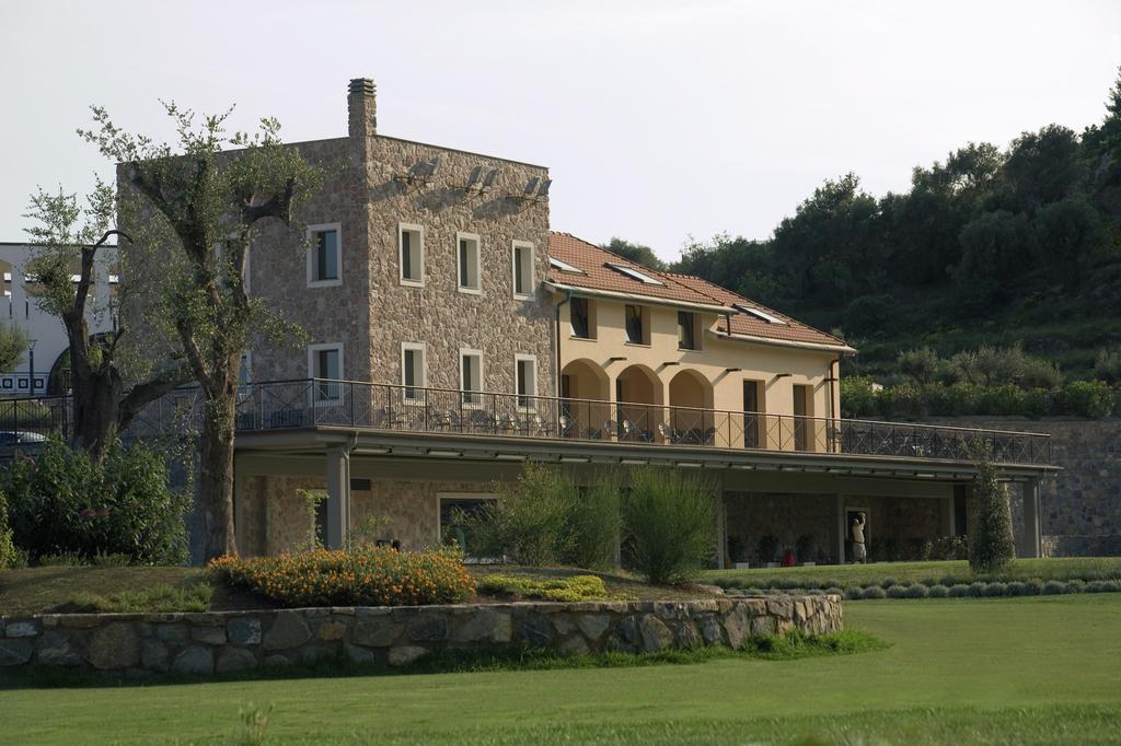 Castellaro Golf Resort Bagian luar foto