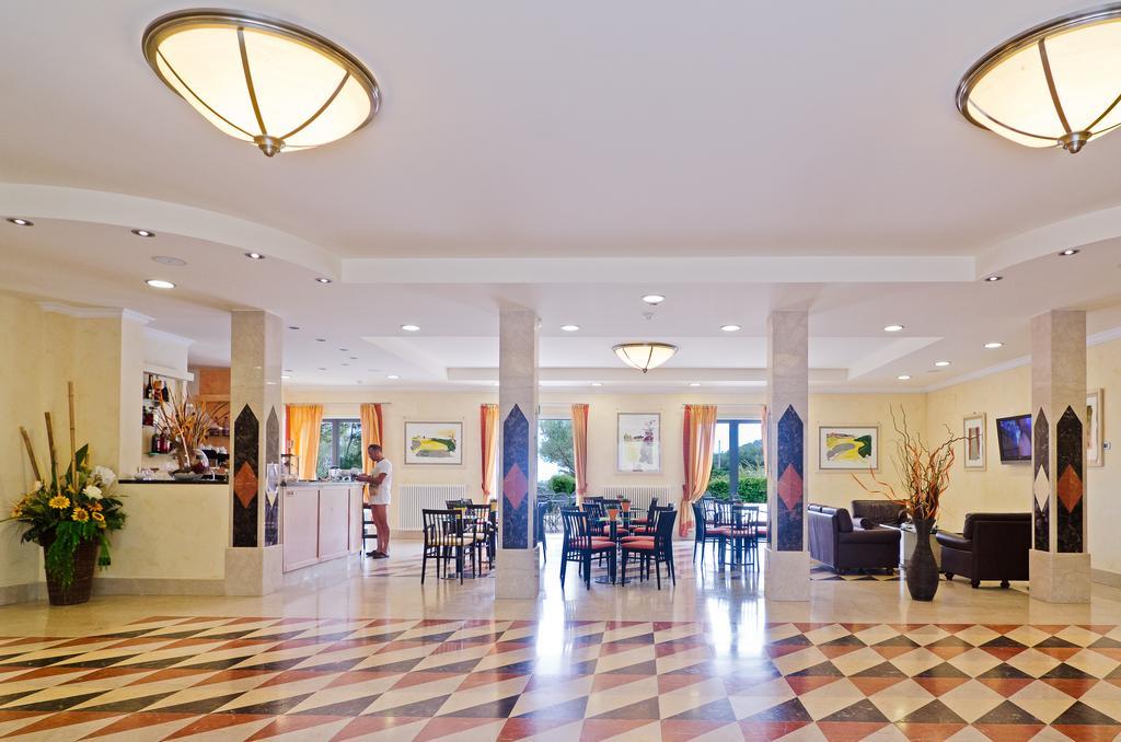 Castellaro Golf Resort Bagian luar foto