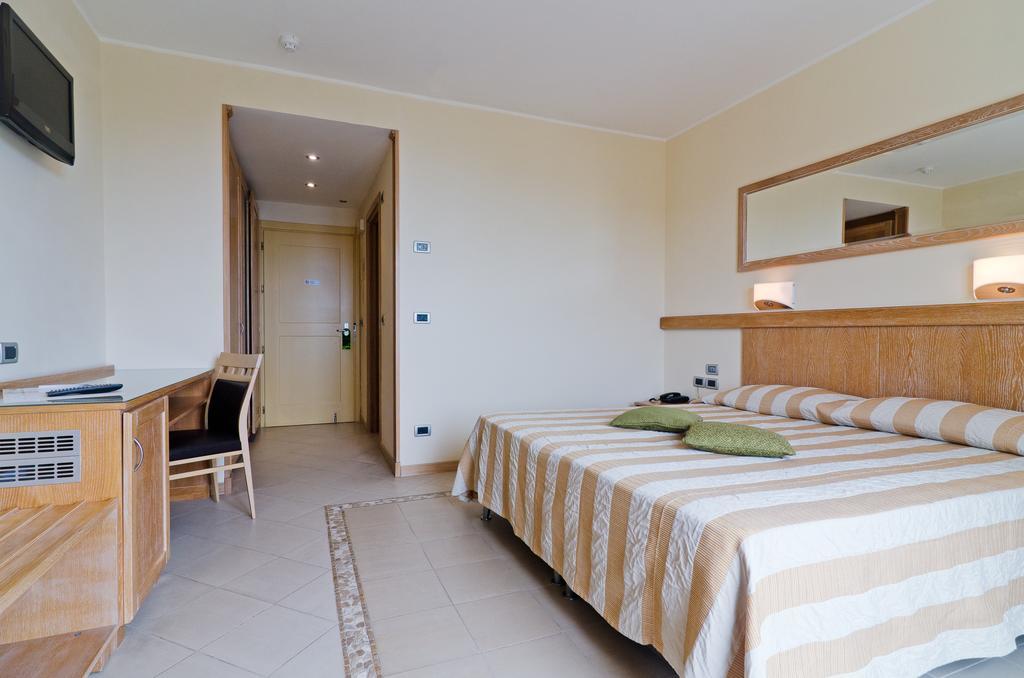Castellaro Golf Resort Bagian luar foto