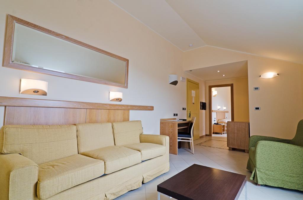 Castellaro Golf Resort Bagian luar foto