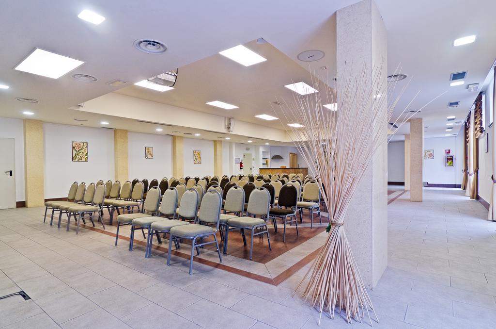 Castellaro Golf Resort Bagian luar foto