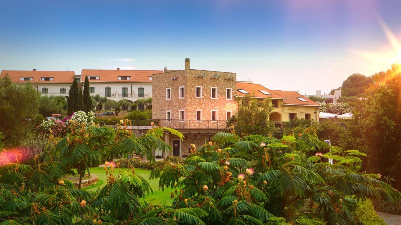 Castellaro Golf Resort Bagian luar foto