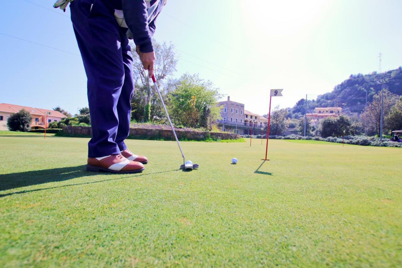 Castellaro Golf Resort Bagian luar foto