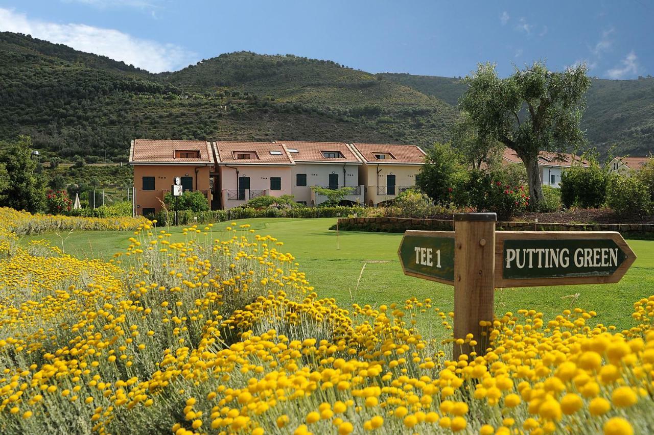 Castellaro Golf Resort Bagian luar foto