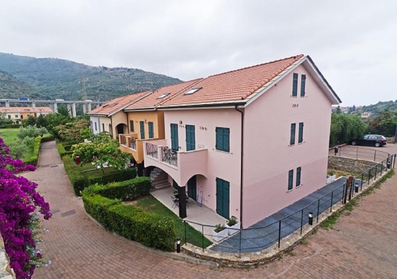Castellaro Golf Resort Bagian luar foto