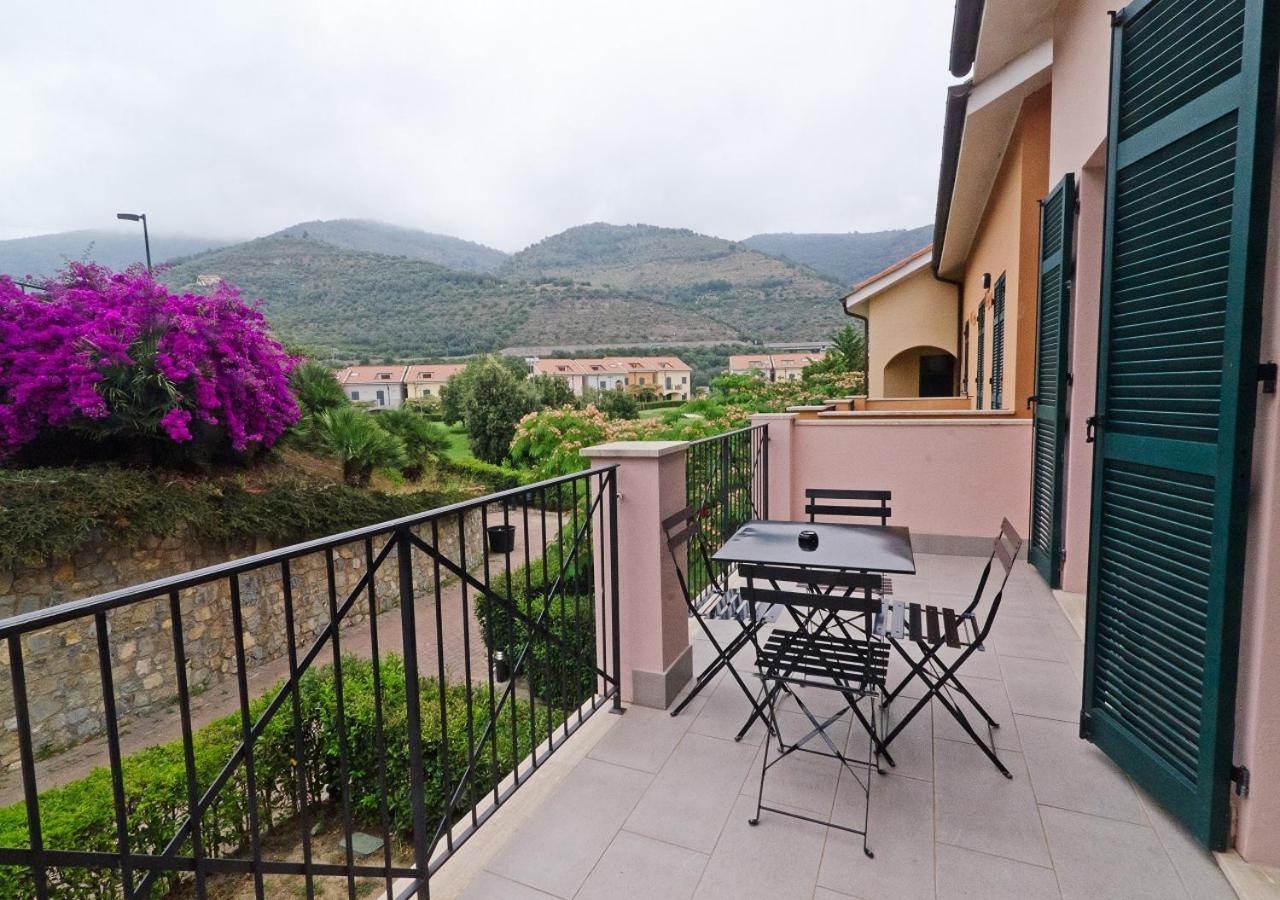 Castellaro Golf Resort Bagian luar foto